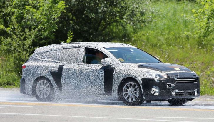 Ford Focus station wagon, prime immagini e dati tecnici - Foto 3 di 9