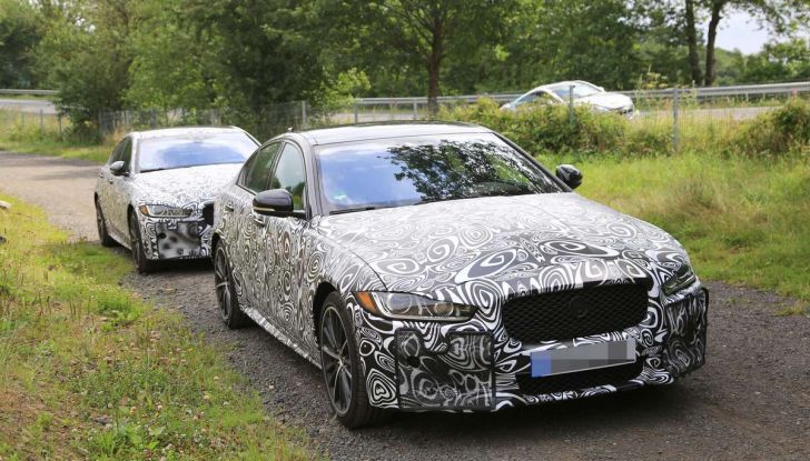 Jaguar XE SVR, primi test su strada - Foto 2 di 16