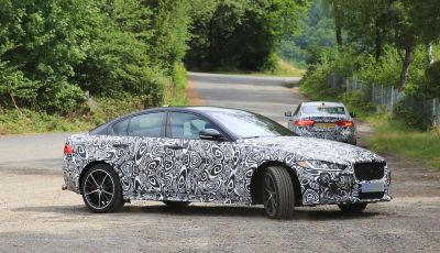 Jaguar XE SVR, primi test su strada