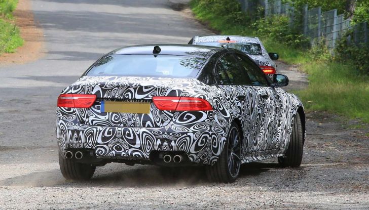 Jaguar XE SVR, primi test su strada - Foto 6 di 16