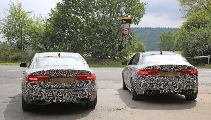 Jaguar XE SVR, primi test su strada - Foto 7 di 16