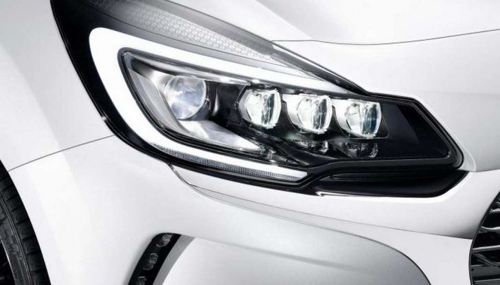 Nuova DS3 Cabrio test su strada, motori e dati tecnici - Foto 4 di 11