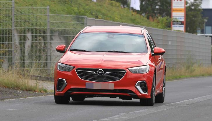 Opel Insignia GSi Sports Tourer, informazioni sulla station wagon sportiva - Foto 2 di 29