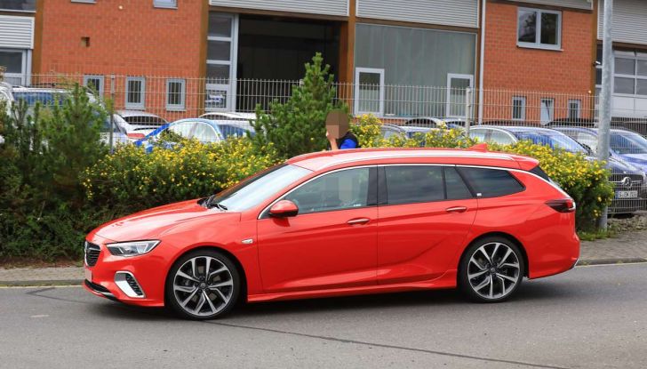 Opel Insignia GSi Sports Tourer, informazioni sulla station wagon sportiva - Foto 6 di 29