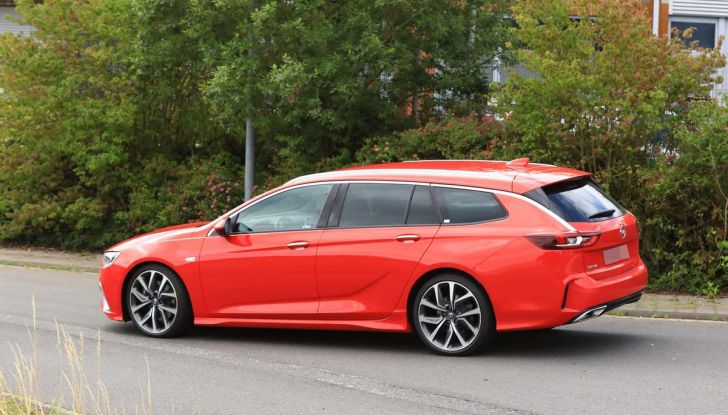 Opel Insignia GSi Sports Tourer, informazioni sulla station wagon sportiva - Foto 20 di 29