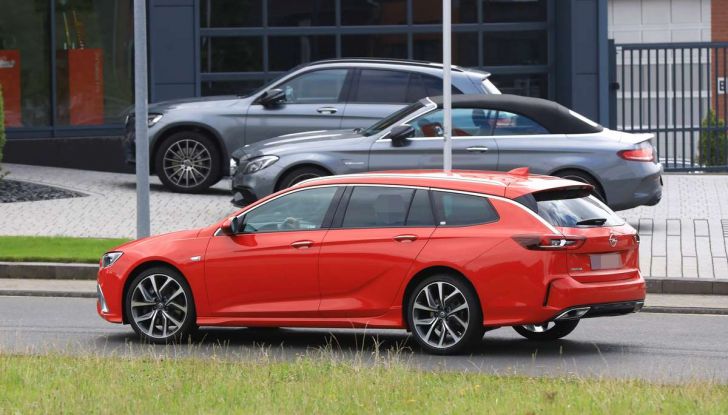 Opel Insignia GSi Sports Tourer, informazioni sulla station wagon sportiva - Foto 9 di 29
