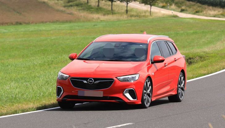 Opel Insignia GSi Sports Tourer, informazioni sulla station wagon sportiva - Foto 22 di 29