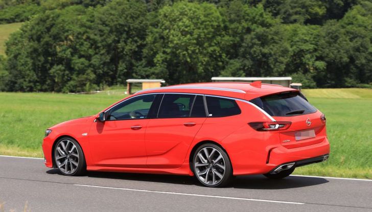Opel Insignia GSi Sports Tourer, informazioni sulla station wagon sportiva - Foto 26 di 29