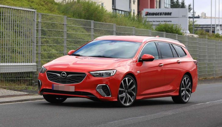 Opel Insignia GSi Sports Tourer, informazioni sulla station wagon sportiva - Foto 1 di 29