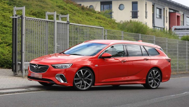 Opel Insignia GSi Sports Tourer, informazioni sulla station wagon sportiva - Foto 5 di 29