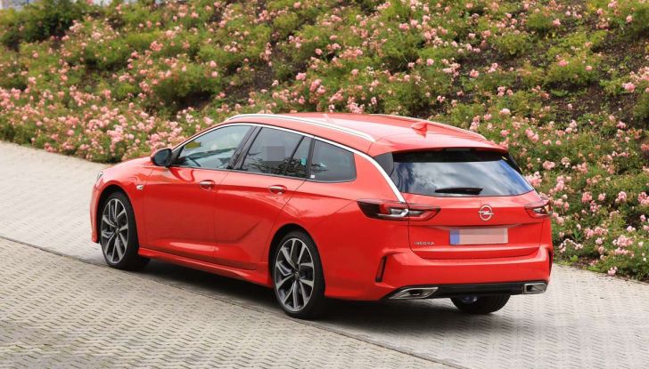 Opel Insignia GSi Sports Tourer, informazioni sulla station wagon sportiva - Foto 12 di 29