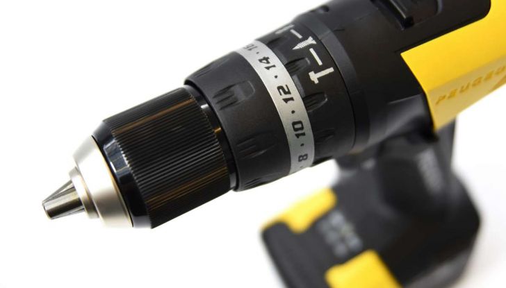 Trapani Peugeot, Borse Mini, occhiali Porsche e molto altro fra i gadget delle case auto - Foto 2 di 11