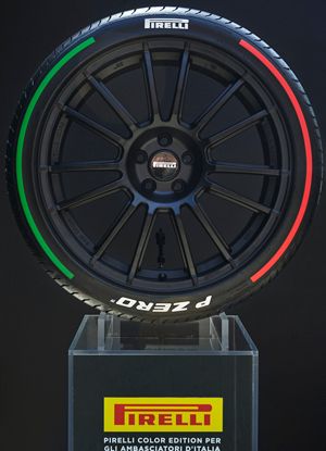 Pirelli colora i pneumatici degli ambasciatori italiani - Foto 4 di 5