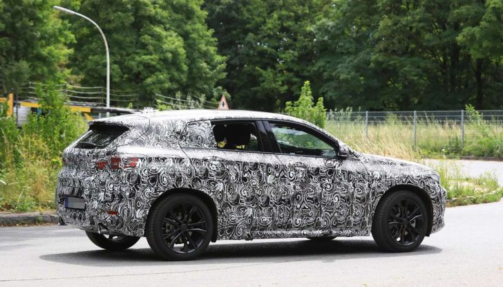 BMW X2 2018, le prime foto spia del SUV coupé - Foto 13 di 14