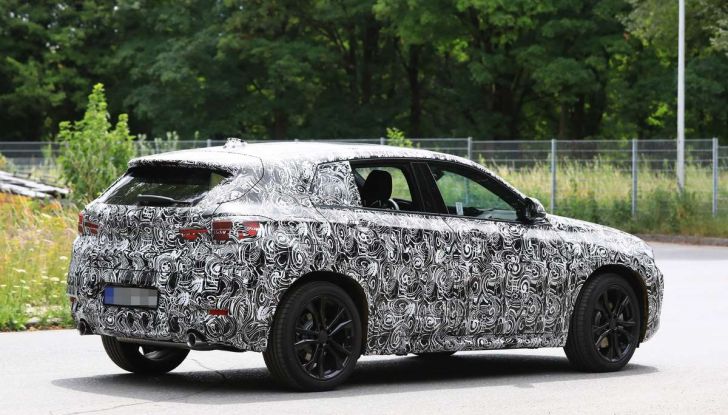 BMW X2 2018, le prime foto spia del SUV coupé - Foto 14 di 14