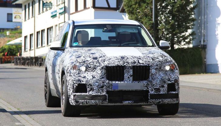 BMW X5 M foto spia del SUV in versione sportiva - Foto 17 di 17