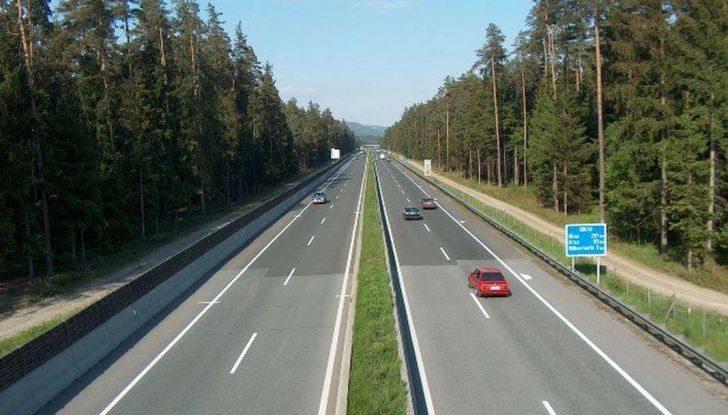 Autostrade, meno 2 punti patente per mancato pedaggio: è legale? - Foto 11 di 19