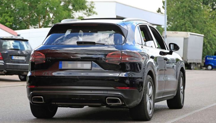 Porsche Cayenne, le foto spia degli ultimi test su strada - Foto 2 di 19