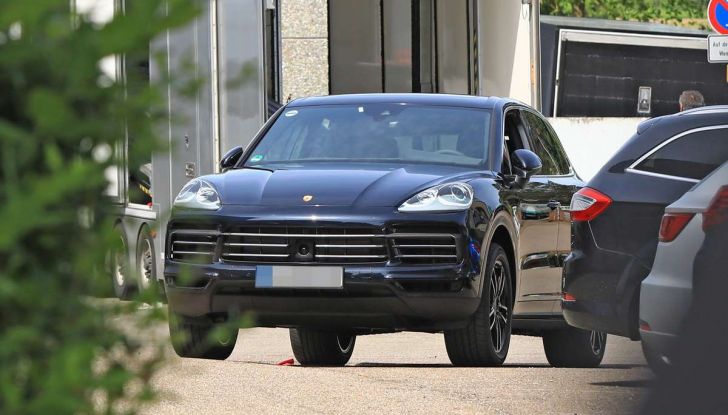 Porsche Cayenne, le foto spia degli ultimi test su strada - Foto 16 di 19