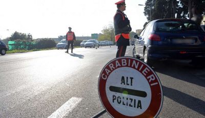 TAR: revisione della patente per la donna che frugava nella borsa