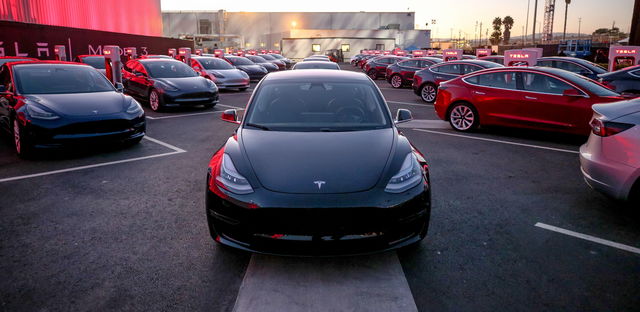 Vladimir Putin: guiderei una Tesla, ma l’elettrico non è ambientalista - Foto 11 di 14