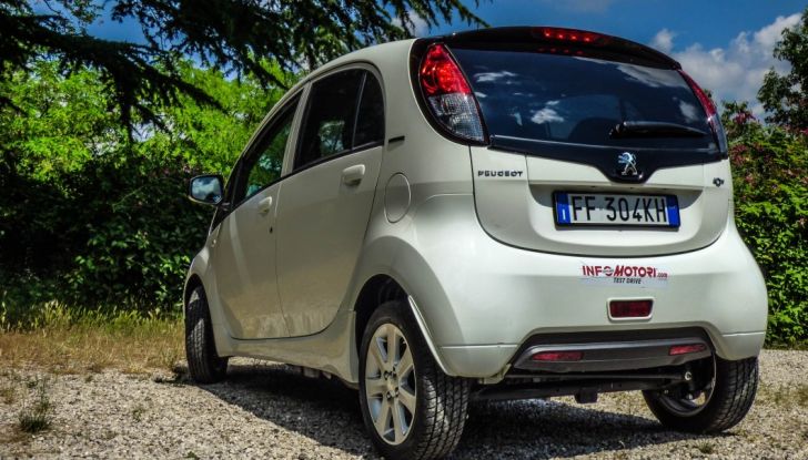 Test Peugeot 108 Collection VS Peugeot iON: Elettrica contro Citycar - Foto 11 di 39