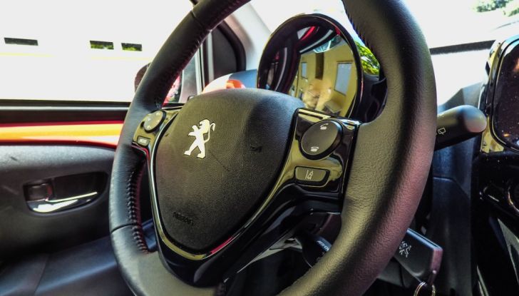 Test Peugeot 108 Collection VS Peugeot iON: Elettrica contro Citycar - Foto 22 di 39
