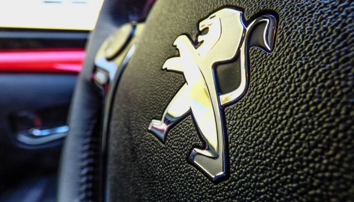 Test Peugeot 108 Collection VS Peugeot iON: Elettrica contro Citycar - Foto 25 di 39