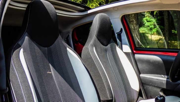 Test Peugeot 108 Collection VS Peugeot iON: Elettrica contro Citycar - Foto 24 di 39