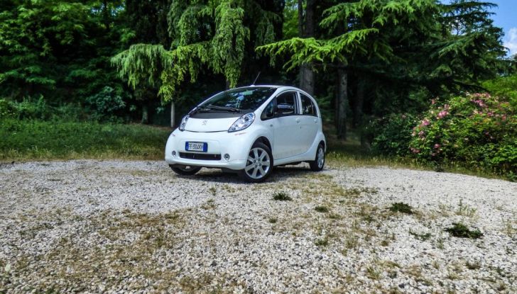 Test Peugeot 108 Collection VS Peugeot iON: Elettrica contro Citycar - Foto 19 di 39