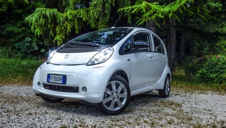 Test Peugeot 108 Collection VS Peugeot iON: Elettrica contro Citycar - Foto 18 di 39