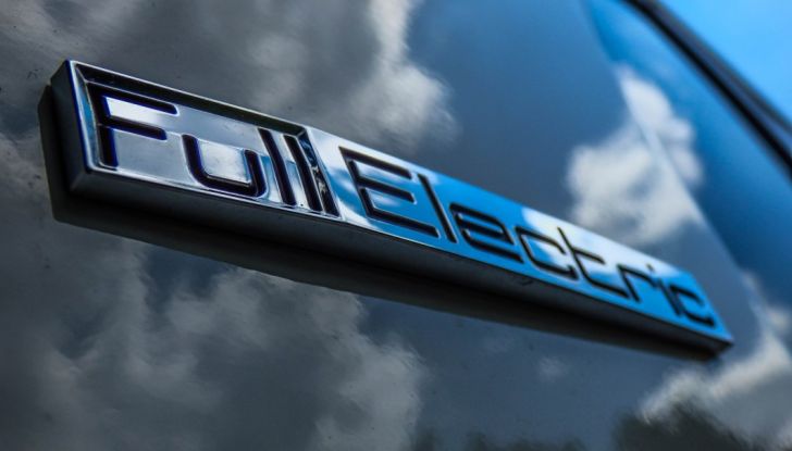 Test Peugeot 108 Collection VS Peugeot iON: Elettrica contro Citycar - Foto 6 di 39