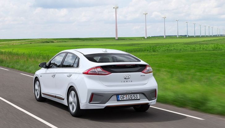 Alimentazione: differenze fra benzina, ibrida, ibrida plug-in e auto elettrica - Foto 2 di 18