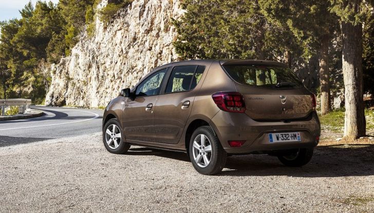 Auto a benzina VS auto a GPL: costi e consumi a confronto con Dacia - Foto 5 di 8