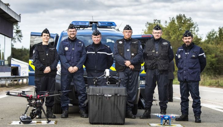 Francia, le multe piovono dal cielo: arrivano i droni della polizia - Foto 3 di 8