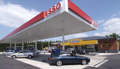 Exxon vende Esso Italia agli spagnoli ed i benzinai la citano a giudizio per la strategia commerciale
