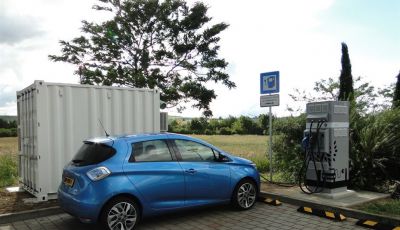 Le batterie esauste delle auto elettriche non verranno sprecate, serviranno alle ricariche