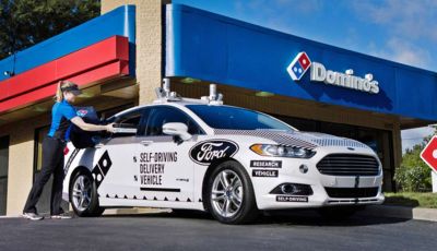 Le auto a guida autonoma ora consegnano la pizza a domicilio