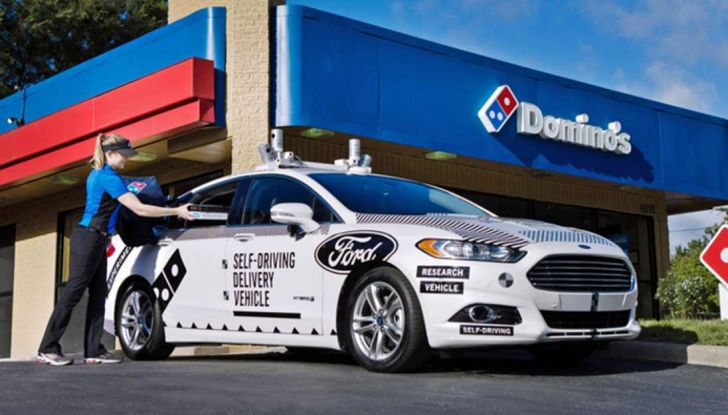 Le auto a guida autonoma ora consegnano la pizza a domicilio - Foto 1 di 5