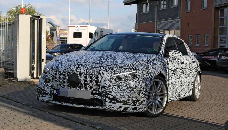 Mercedes-AMG A45 2018, nuovi test della compatta sportiva - Foto 4 di 31