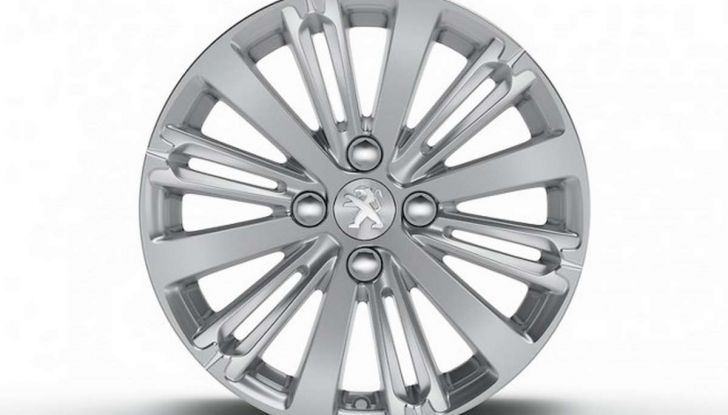 Peugeot 208 Touch, edizione limitata da 15.550 euro - Foto 5 di 6