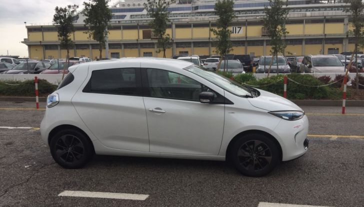 Test Drive Renault Zoe40: 1000 km a zero euro e zero emissioni - Foto 12 di 26
