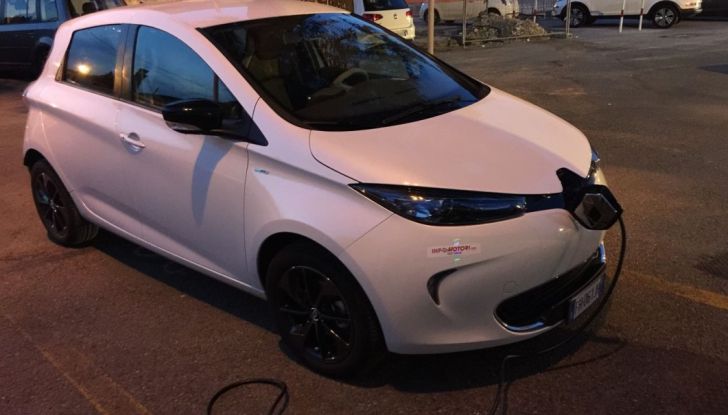 Test Drive Renault Zoe40: 1000 km a zero euro e zero emissioni - Foto 14 di 26