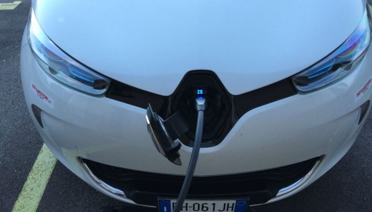 Test Drive Renault Zoe40: 1000 km a zero euro e zero emissioni - Foto 2 di 26