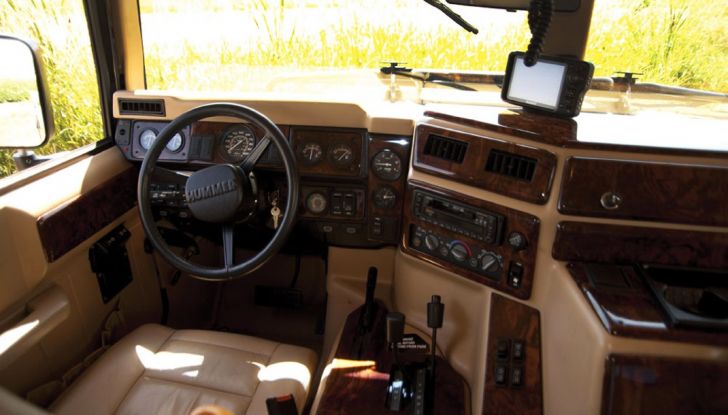 L’Hummer H1 del rapper Tupac sarà in vendita a 100.000 dollari - Foto 16 di 18