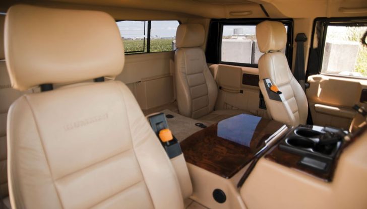 L’Hummer H1 del rapper Tupac sarà in vendita a 100.000 dollari - Foto 8 di 18