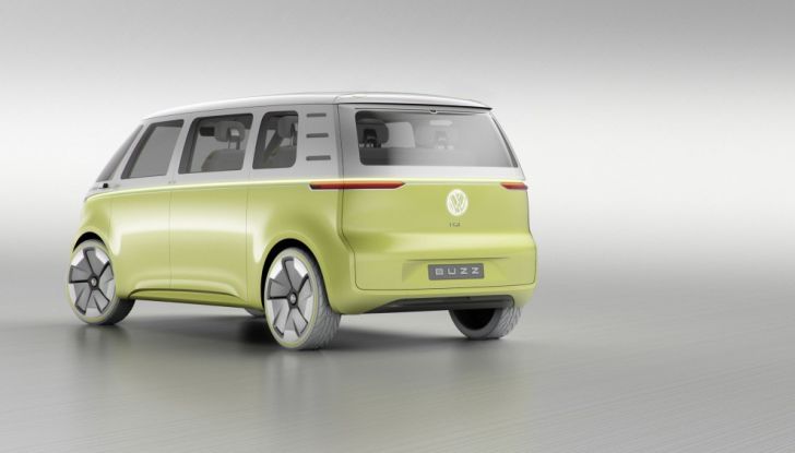 Volkswagen presenta I.D. BUZZ: il leggendario furgoncino hippie anni ’70 torna tra noi - Foto 10 di 10