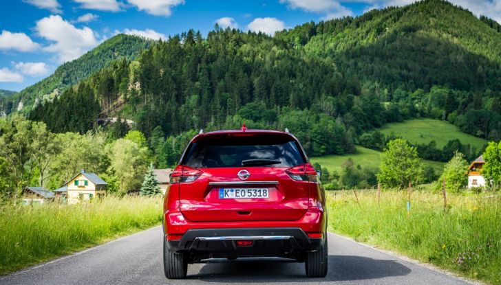 Nissan X-Trail 2018: Prova su strada, opinioni e dati tecnici del SUV 5 o 7 posti - Foto 13 di 36