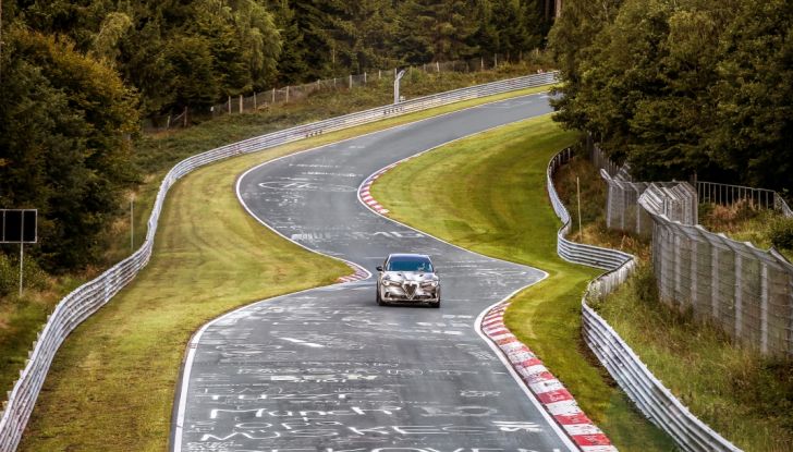 Record di Alfa Romeo Stelvio Quadrifoglio in quattro circuiti inglesi - Foto 3 di 14
