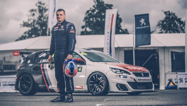 Julien Briché fresco vincitore del campionato francese con la Peugeot 308 Racing Cup - Foto 1 di 2